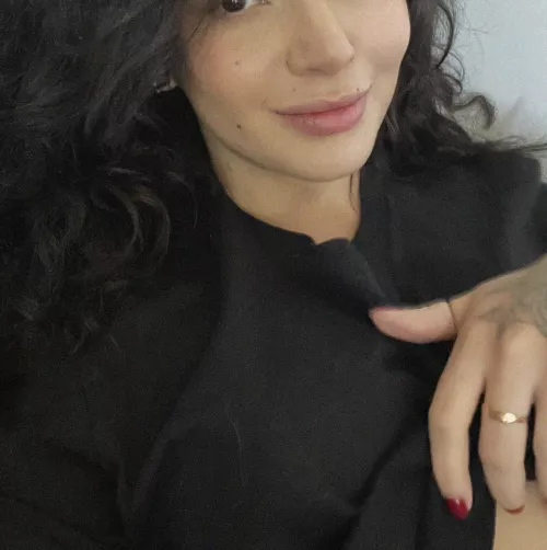 21 [F4M] craving my first older man experience