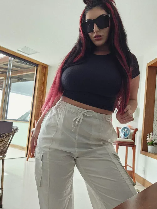 27F latina, tyson’s probably gonna crush it, but if Paul pulls off a miracle, i’ll owe someone a night out