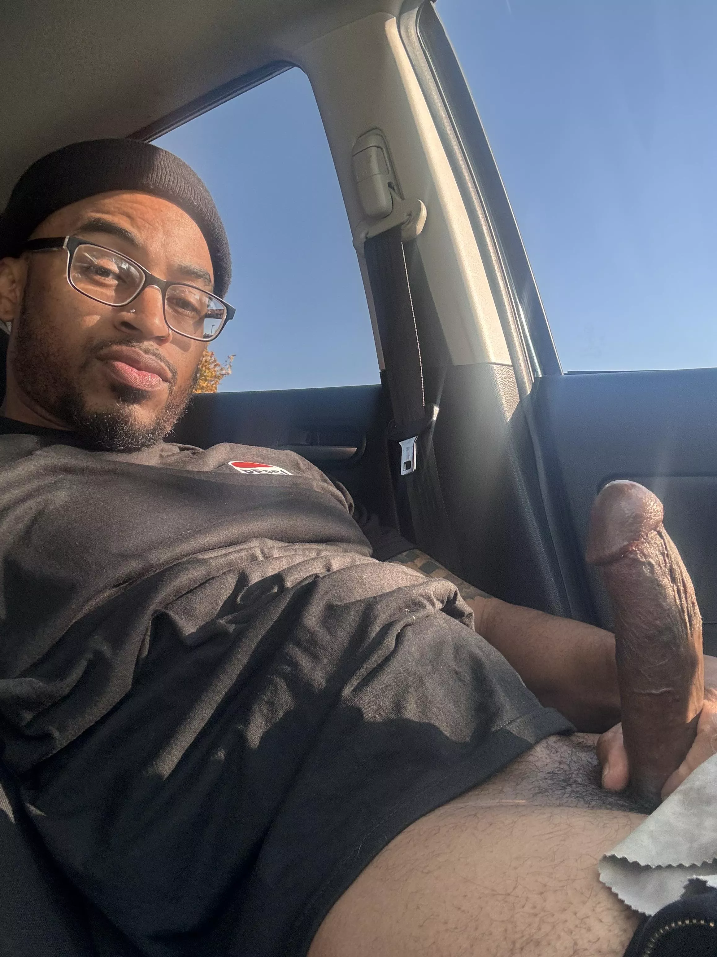 41m4f. Any female want to play with this bbc today?? Dm me if interested..