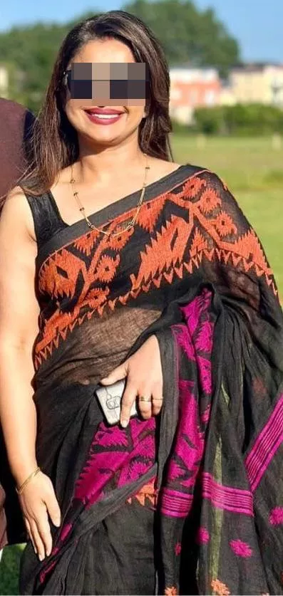 Anyone wants to see a Desi NRI HOT milf wife in  Edinburgh ?