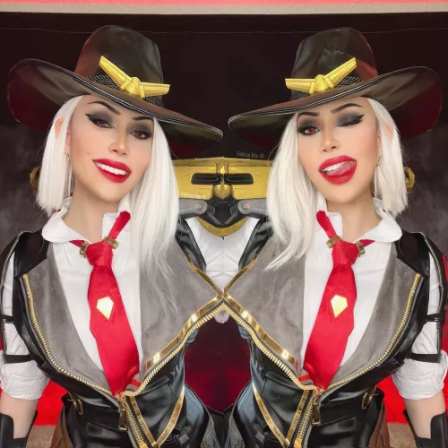 Ashe cosplay from Overwatch by Felicia Vox