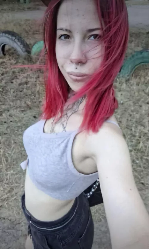 Bringing my fiery red hair to your feed.