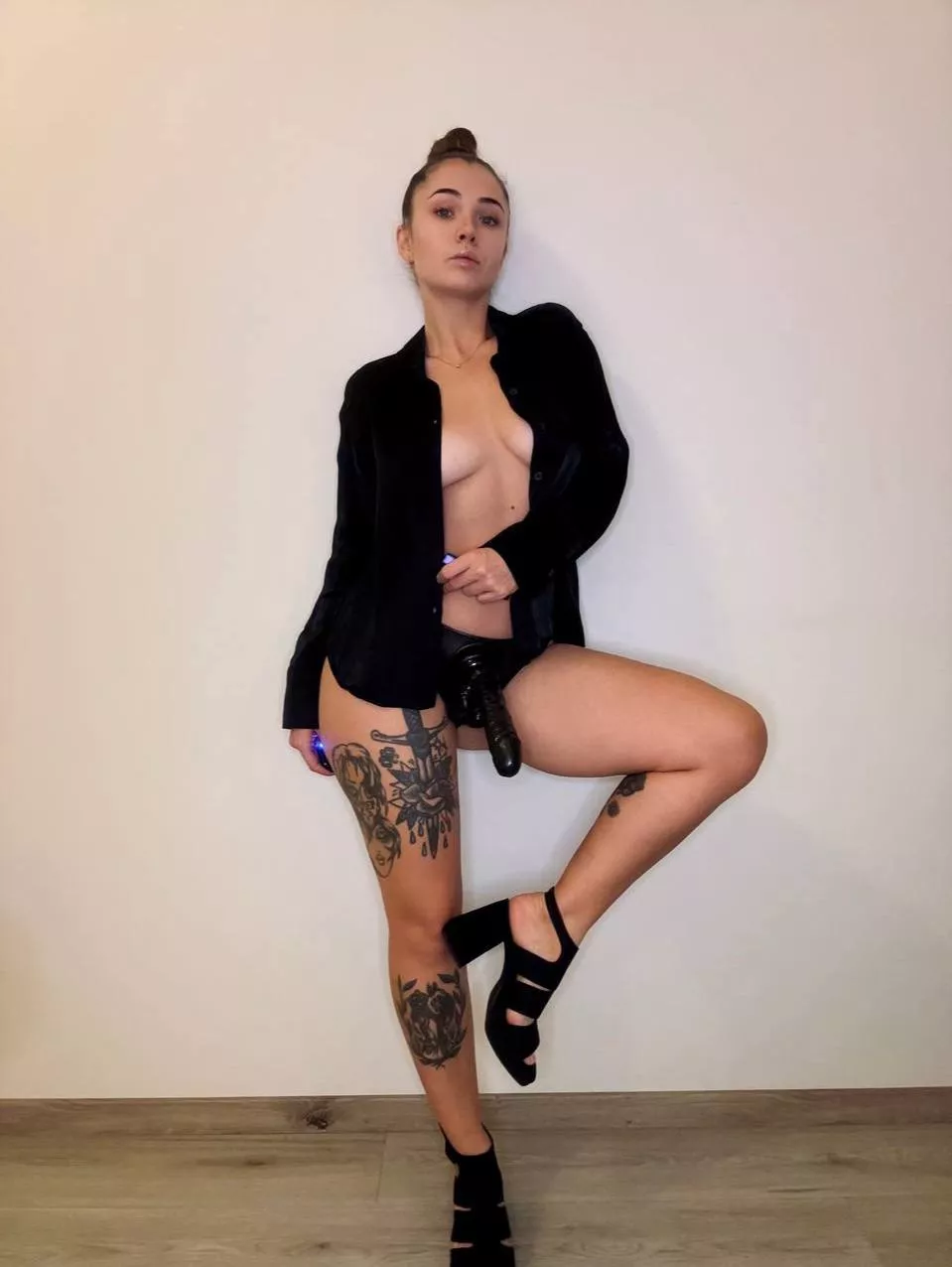 give me your wallet, your mind and your dick I'll put it all in cage