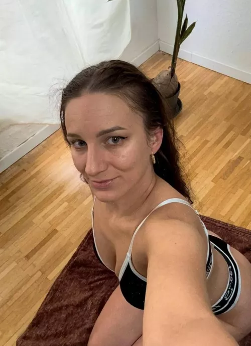 I heard the best cure for a dry mouth is a wet pussy!?💝🤍