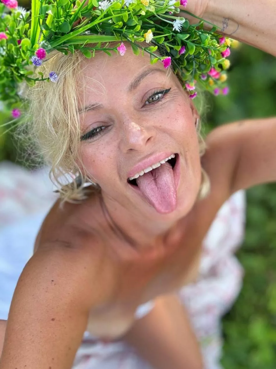 Just a regular milf waiting for what’s coming…