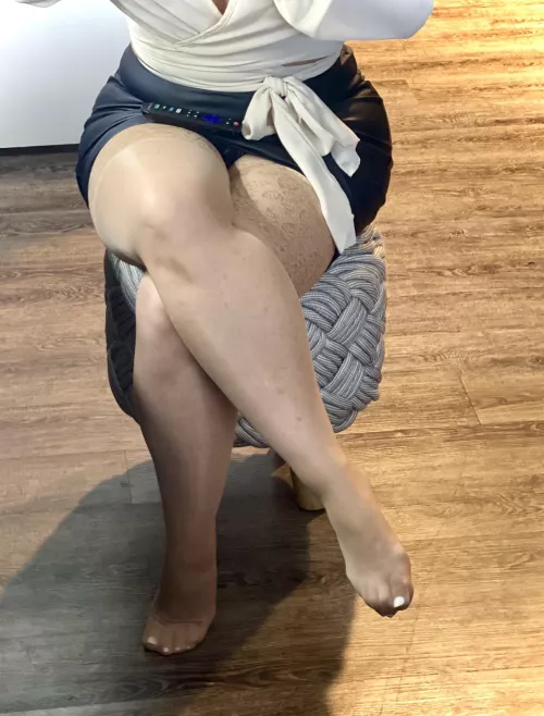 Luv my sexy legs in nylons