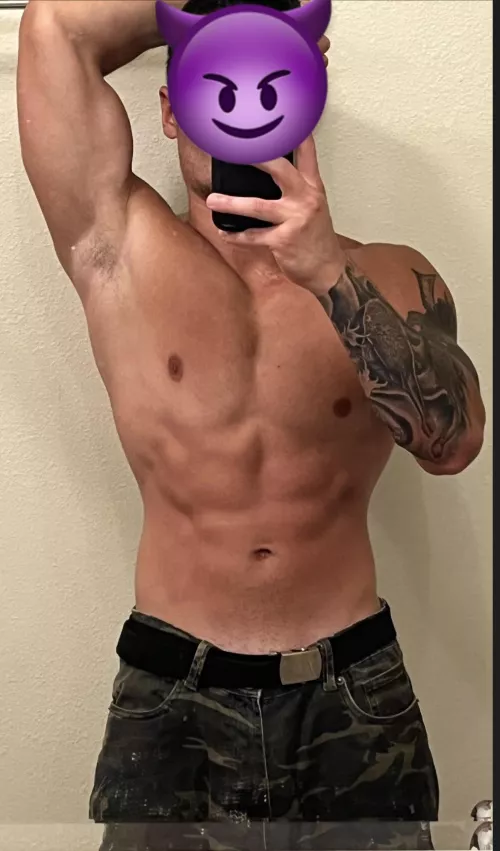 My dates always end up with their faces shoved inside my manly PITS 😈😈🤭🤭