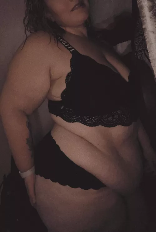 [showing off] 29f too many nights alone, so frisky 🥵😈
