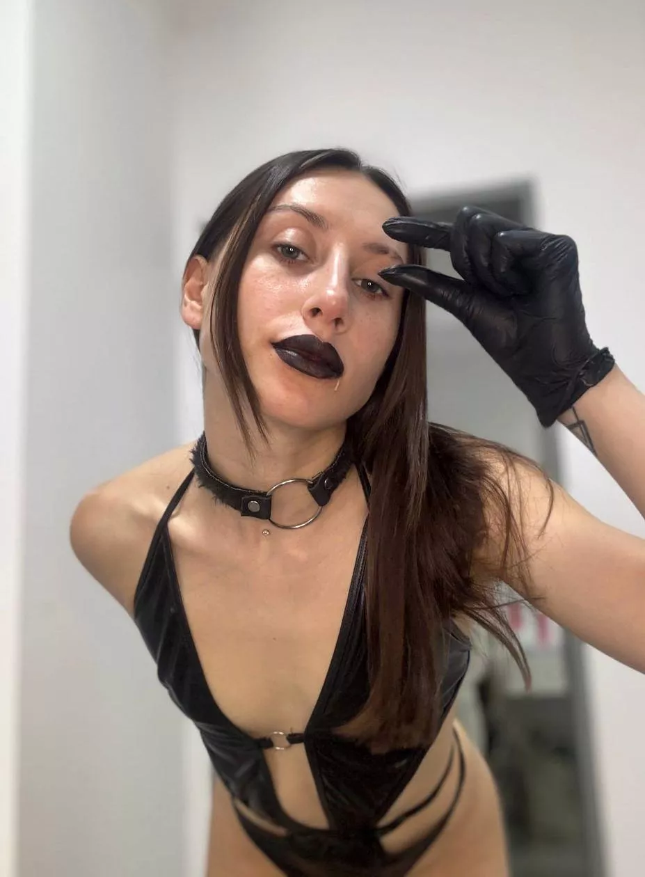 Think you deserve me? That won't satisfy me 🤏🏻.