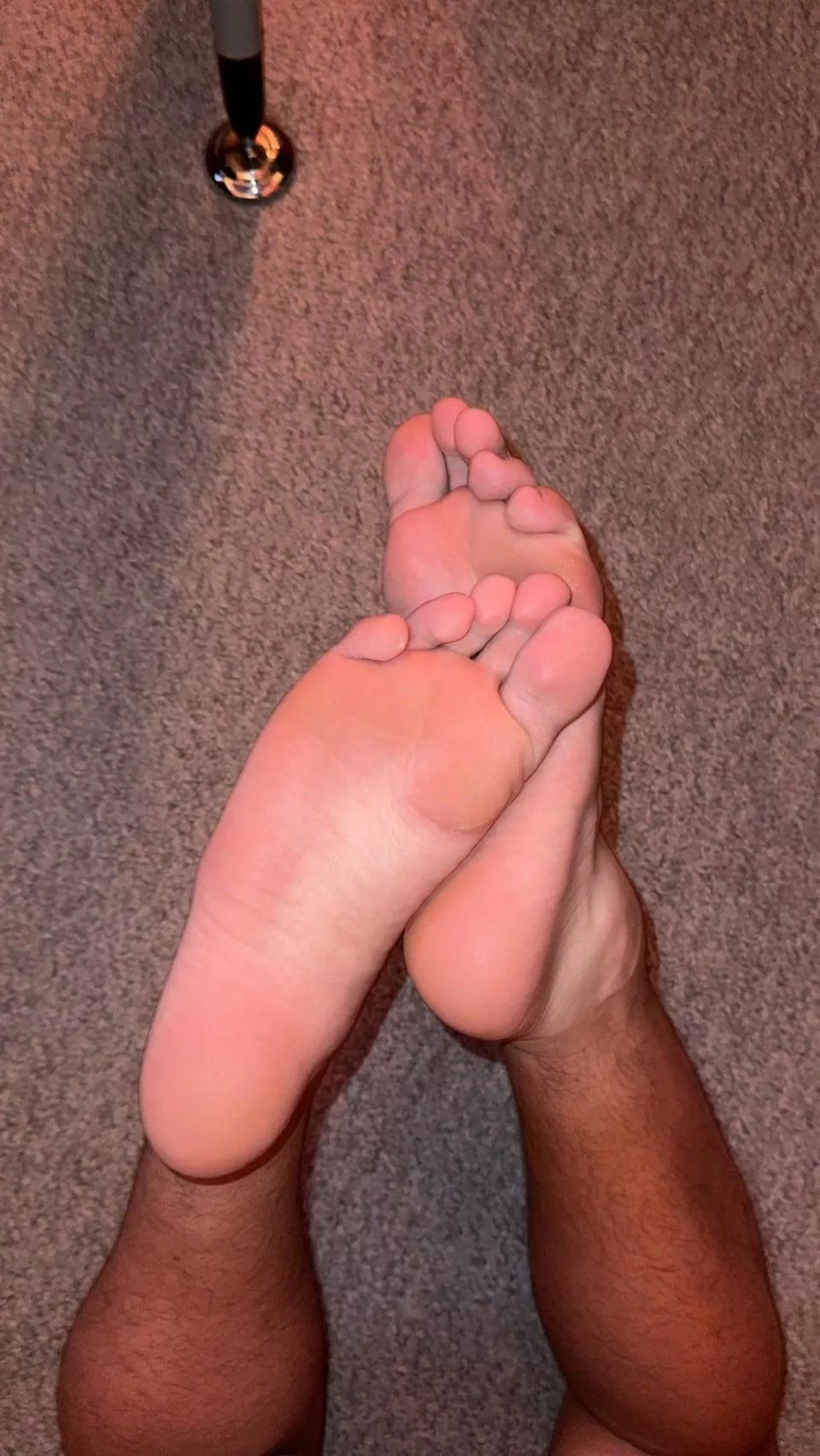where are the foot slaves who wanna drool over my athletic college feet?
