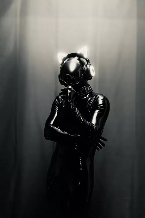 Abandon “Cogito, ergo sum”. Welcome instead “Obedit, ergo existit”.