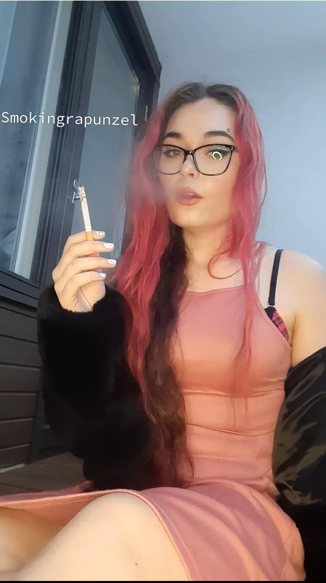 Do you like it when i wear glasses?🩷