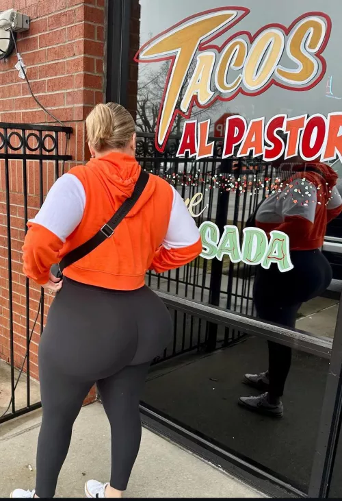 [F4M] Moms ass is so damn big after her BBL! Looking for younger brother with a hyper BBC to cuck me. 