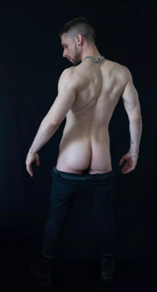 I need a fag who worships my macho ass