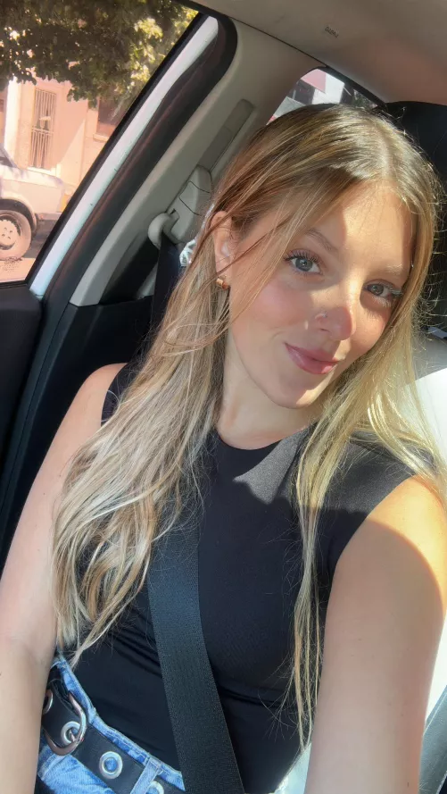  Looking for an older guy to sleep with for a night or two. let me drain your big hot cock and swallow your cum!