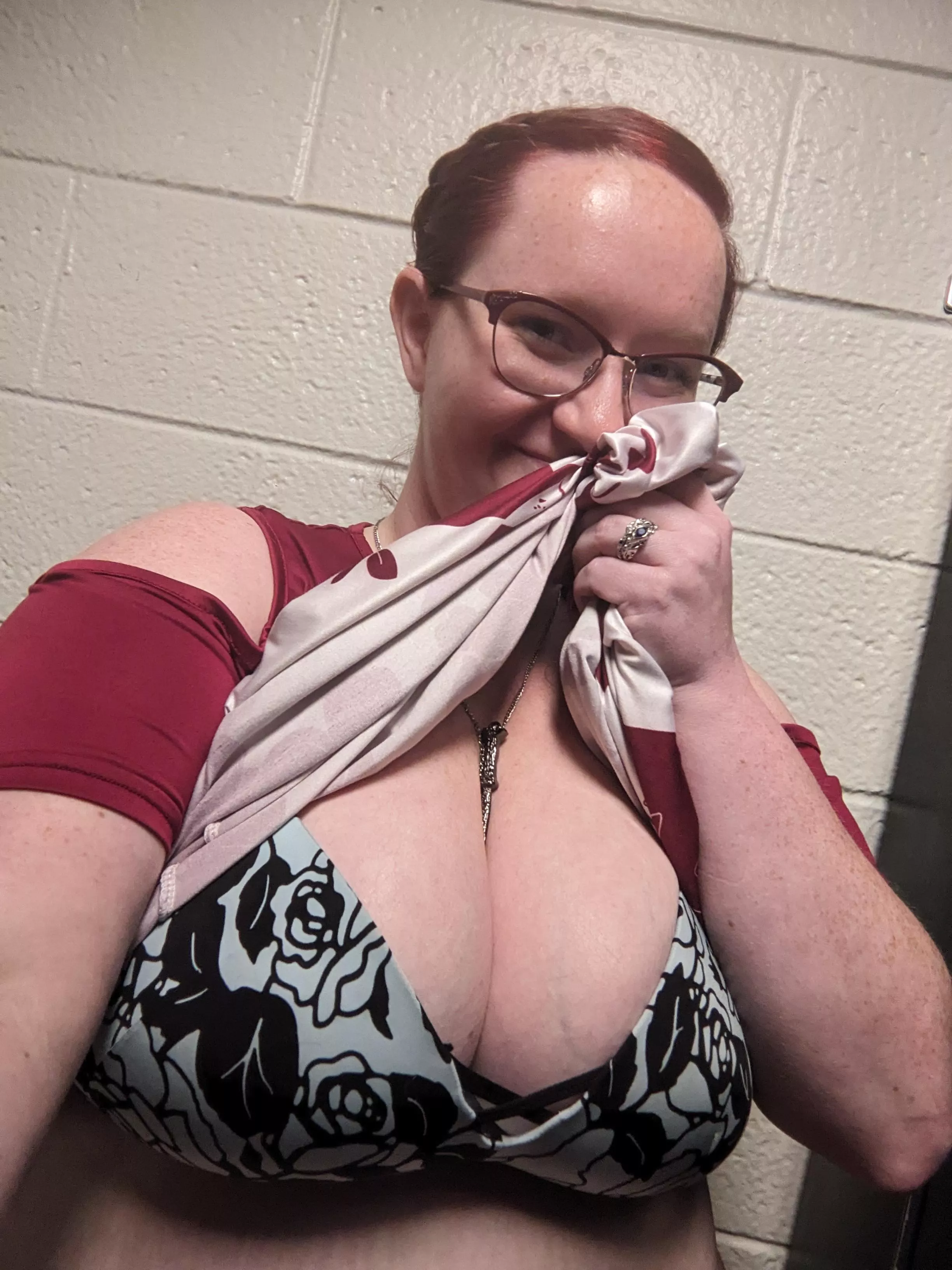 My wand disappears in my boobs! 😮