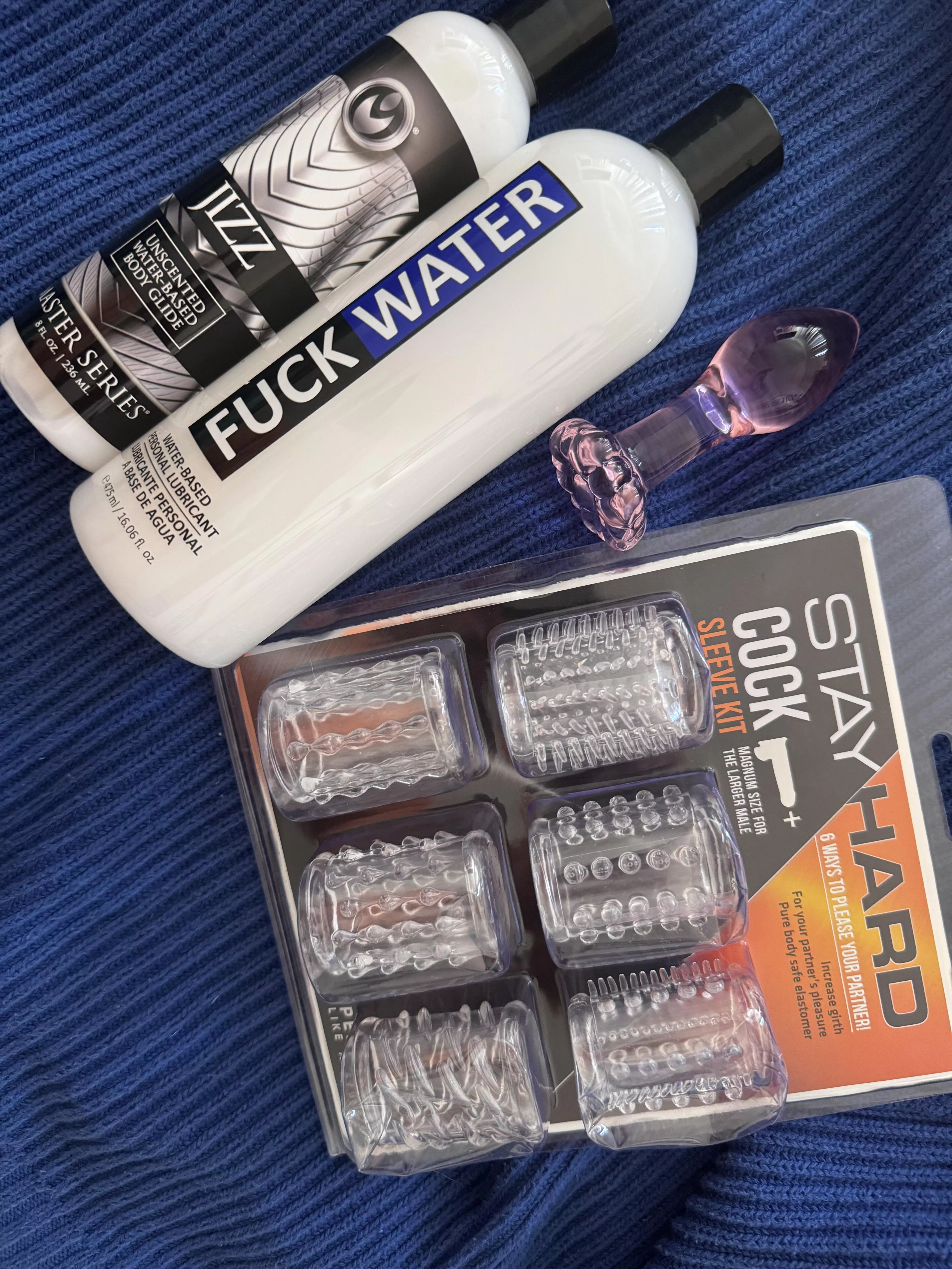 New toys for this horny pregnant slut to play with 🥵