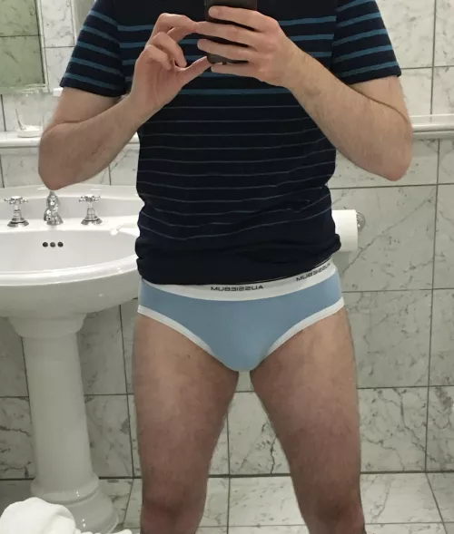 Who doesn’t love hotel room mirrors and lighting?