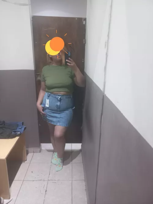 [19] [Online] Looking for a nerdy Daddy for a long term relationship. Read my pinned post for more info and the code word