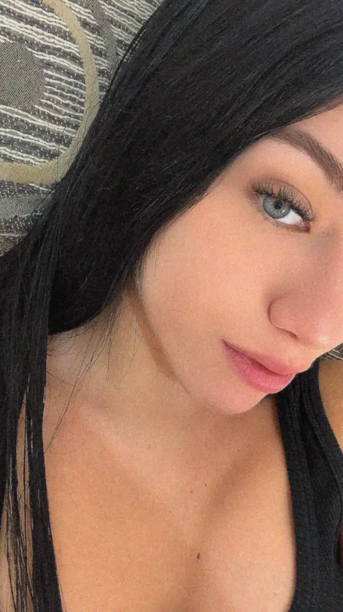 21F.. up and restless, care to keep me company?