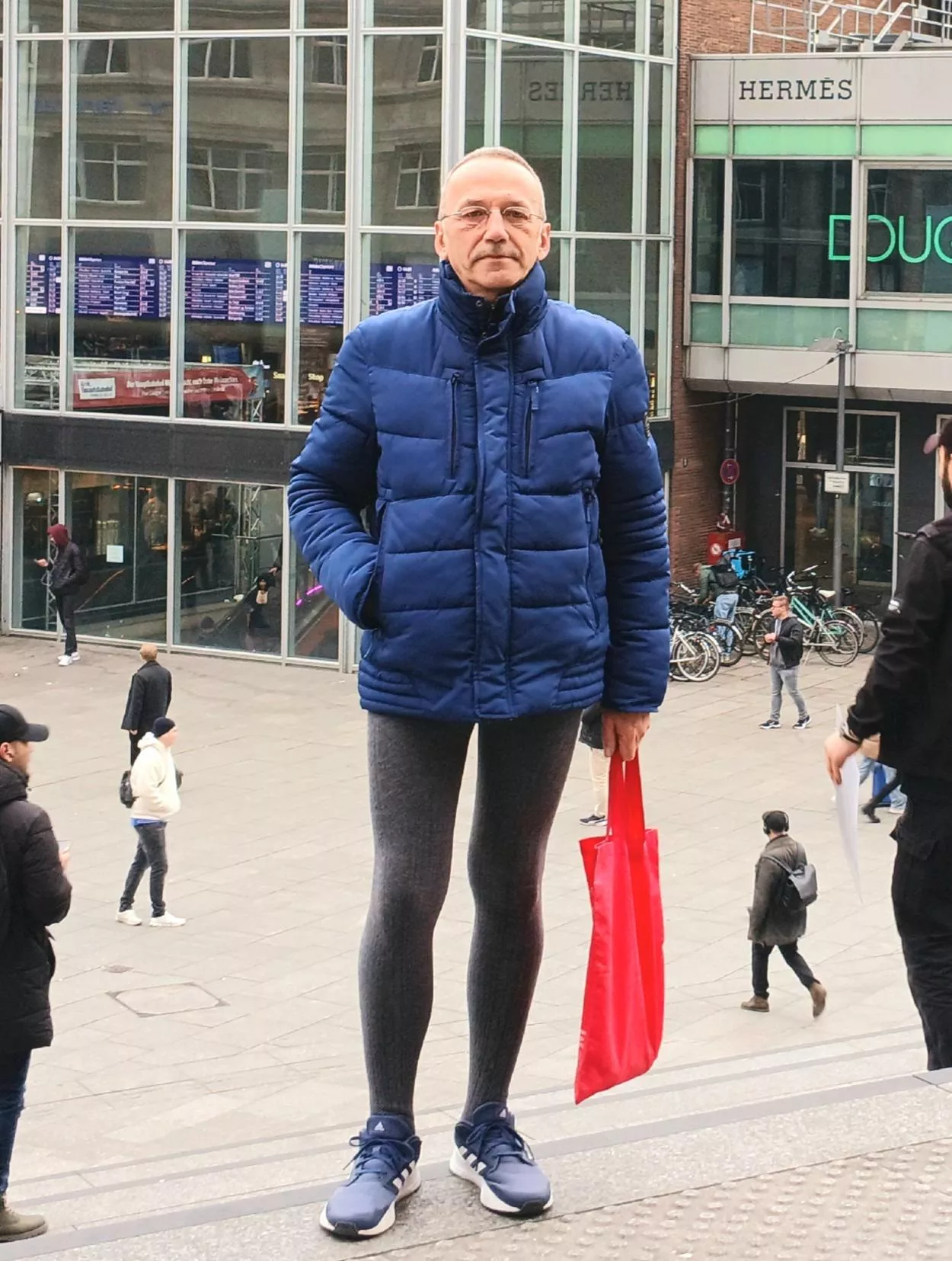 A pair of gray cable-knit cotton tights for shopping in the cathedral city of Cologne.