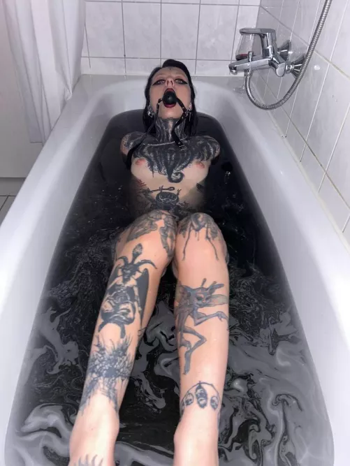 Cant move and talk but my holes are still ready for u 