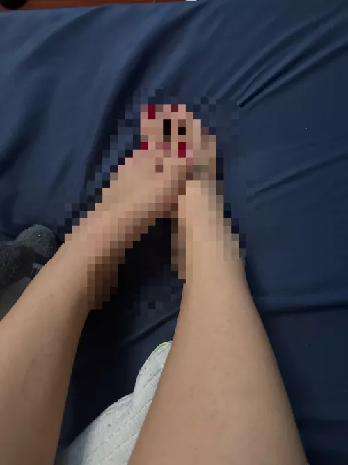 Gooning over pixels is so pathetic!