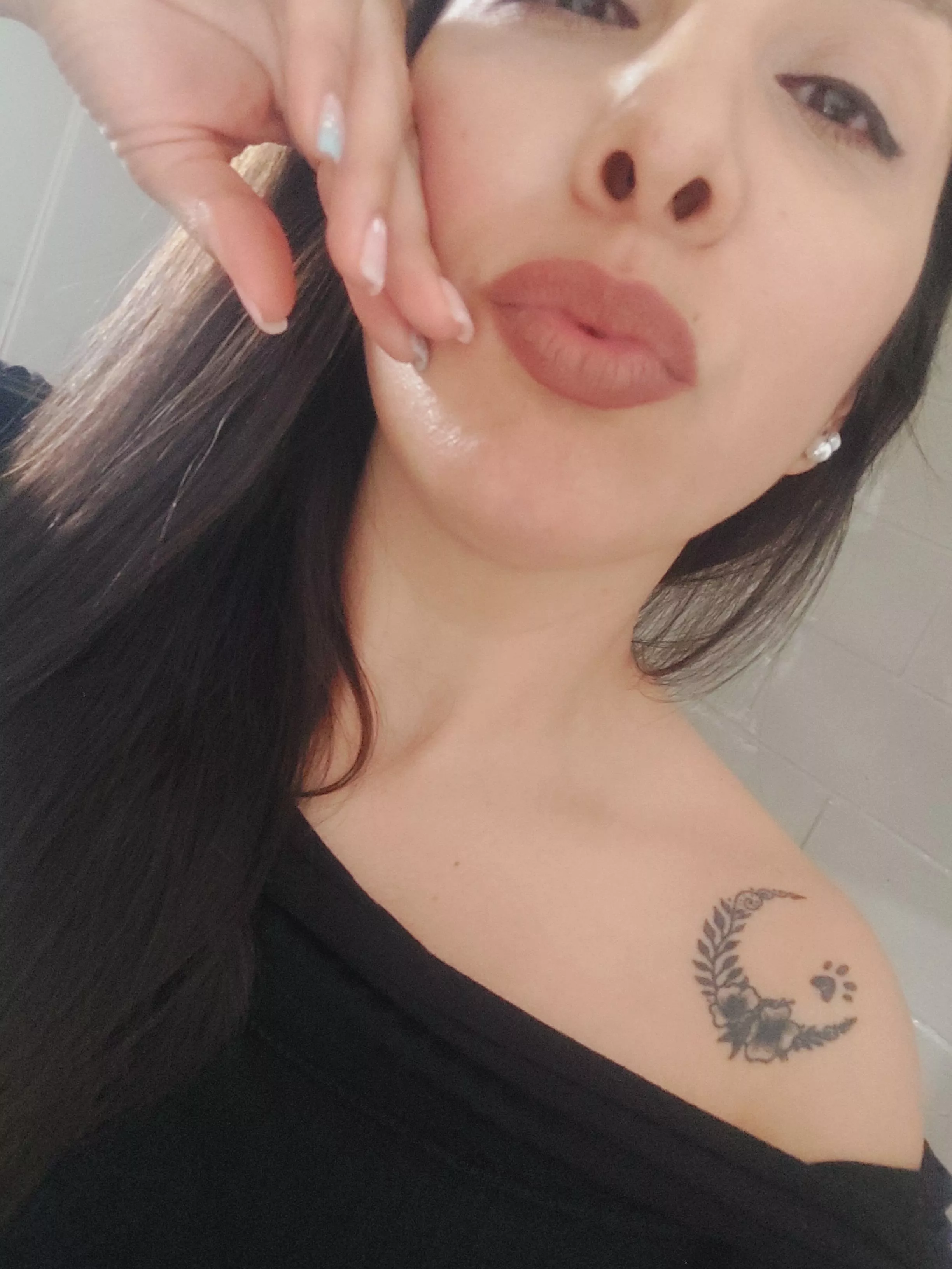 I hope this color looks good on my lips...