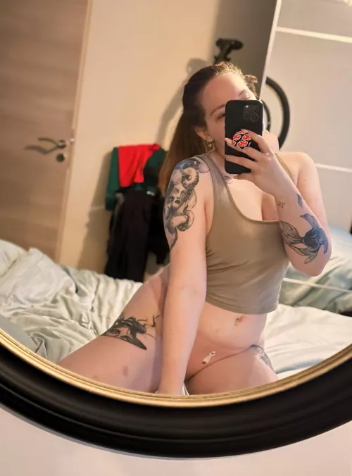 😈 Juste moi et mon miroir… en attendant mieux.