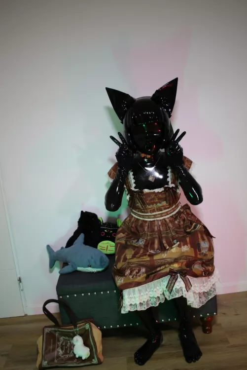 Latex + lolita = adorable :3 (📸: @drone-0635)