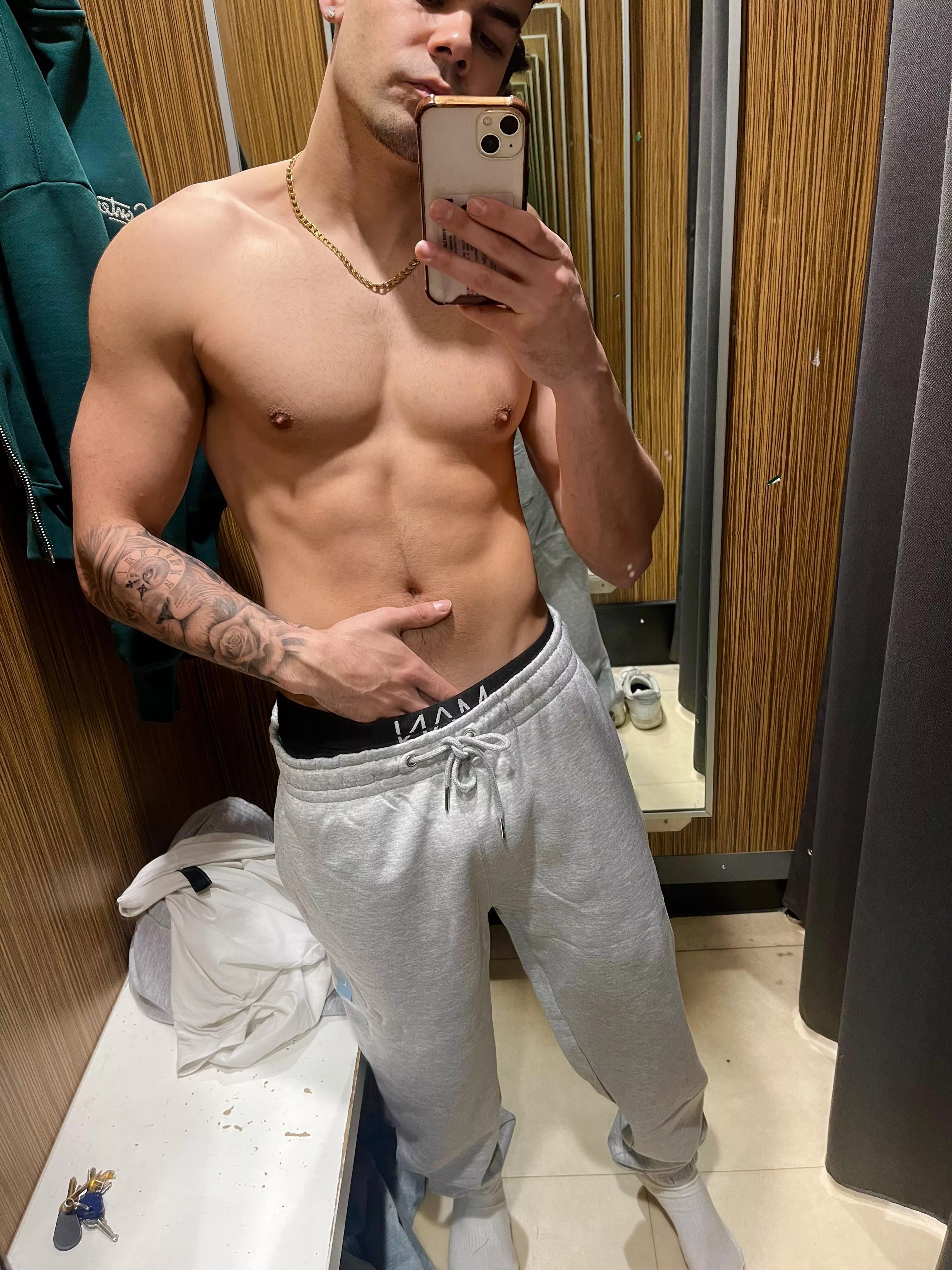 Looking for sexy F to spend money on and spoil