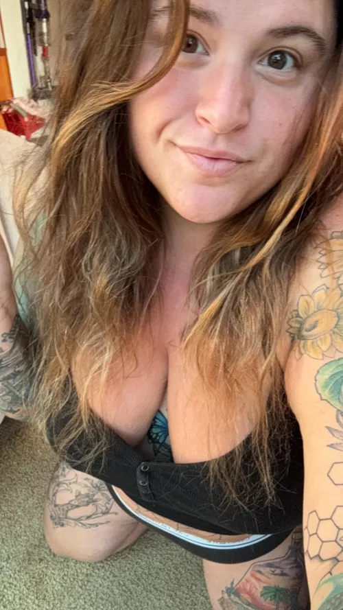 Sunday funday with your favorite BBW stoner covered in tattoos ! 