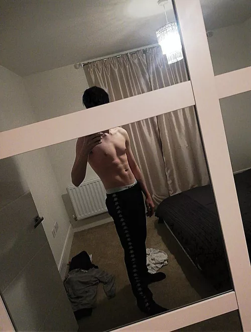 Who wants to pay for my drinks tonight with friends? Just came back from Rugby Training and I'm looking to use a trembling week wallet holder to my advantage. 