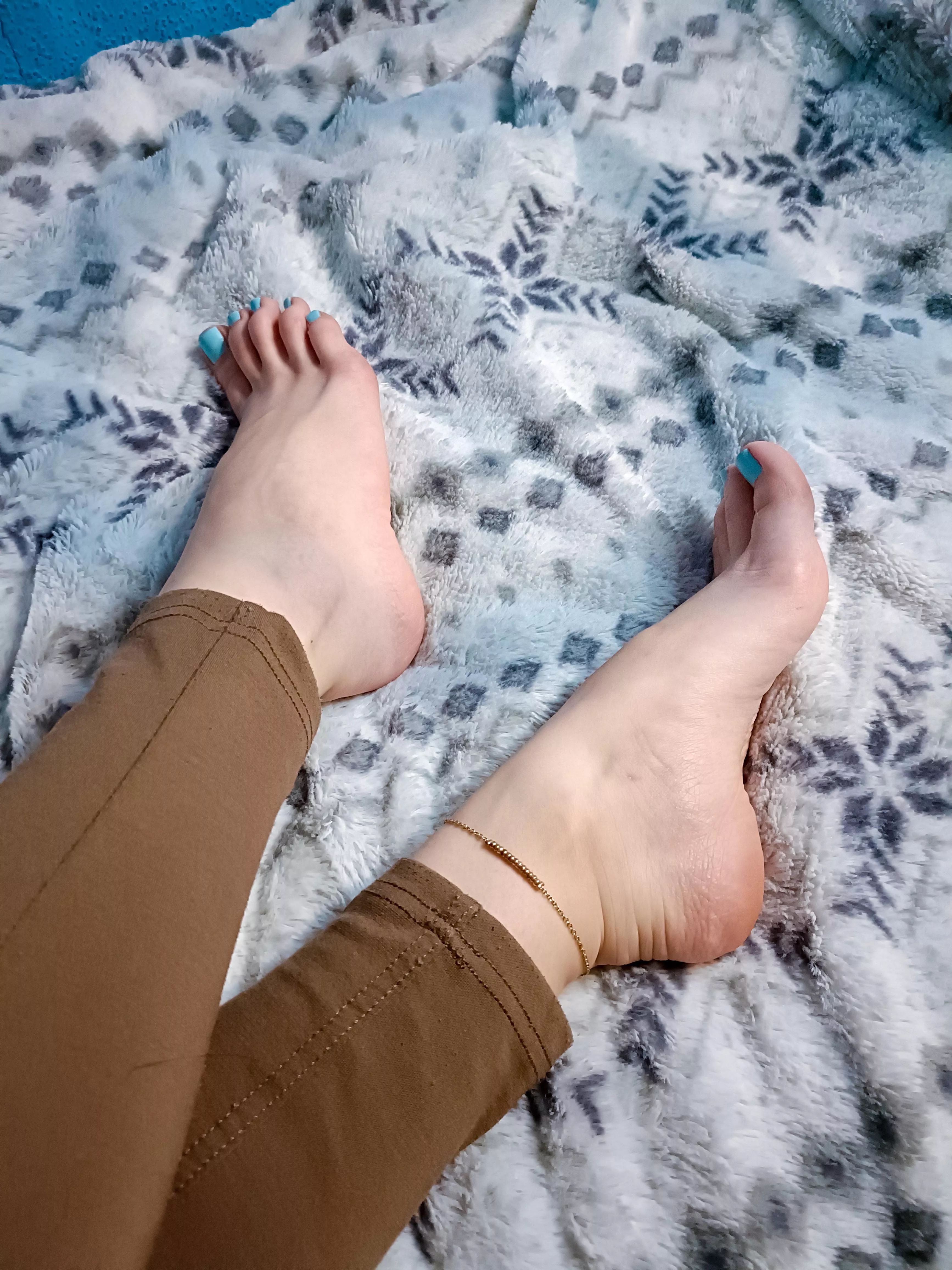 Would you give me a foot massage while I study?