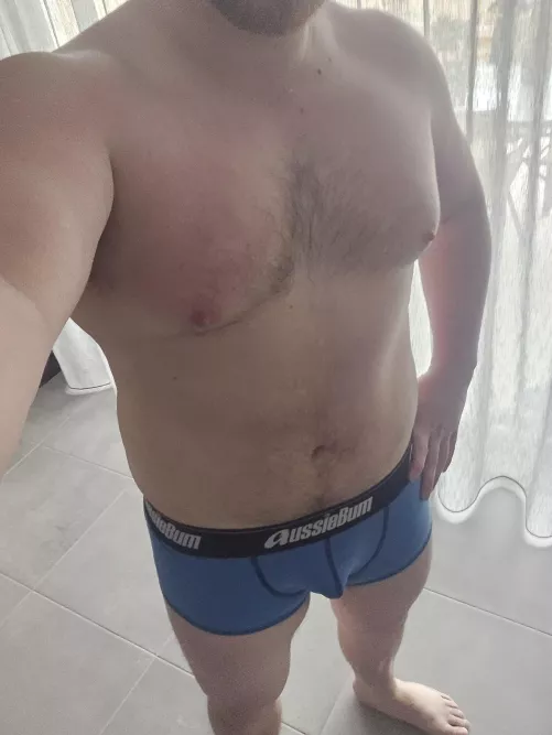 35m in Clyde 👀 love to please and service a guy 😜