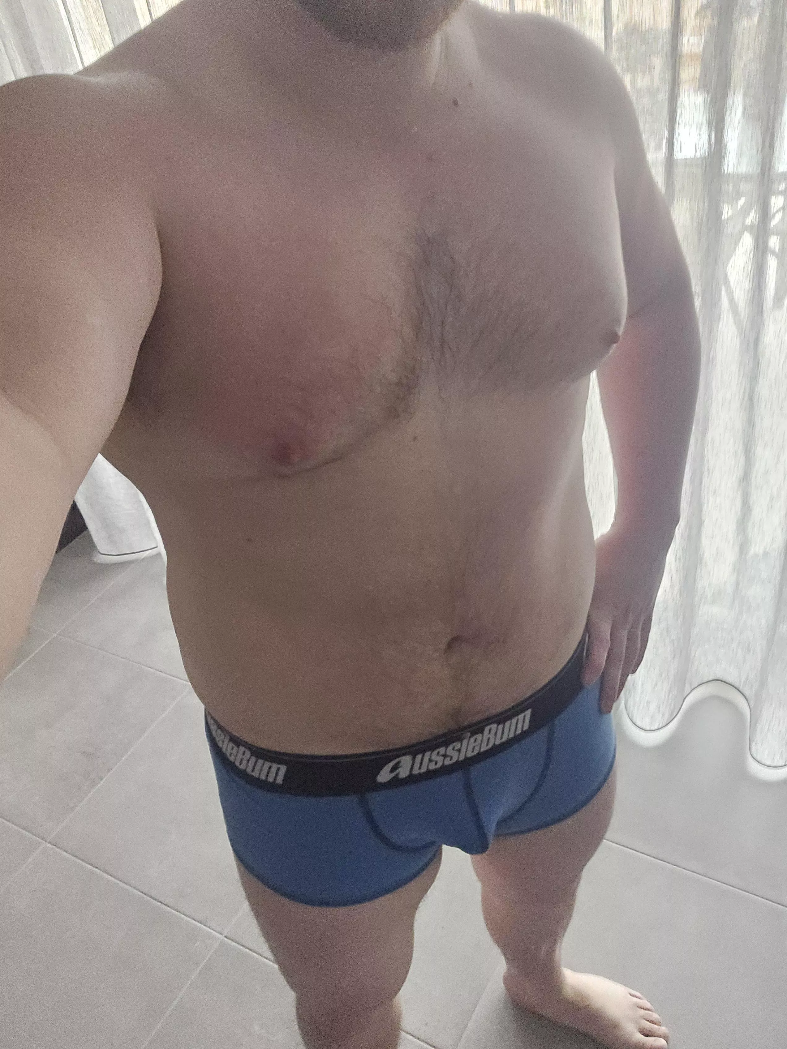 35m in Clyde 👀 love to please and service a guy 😜