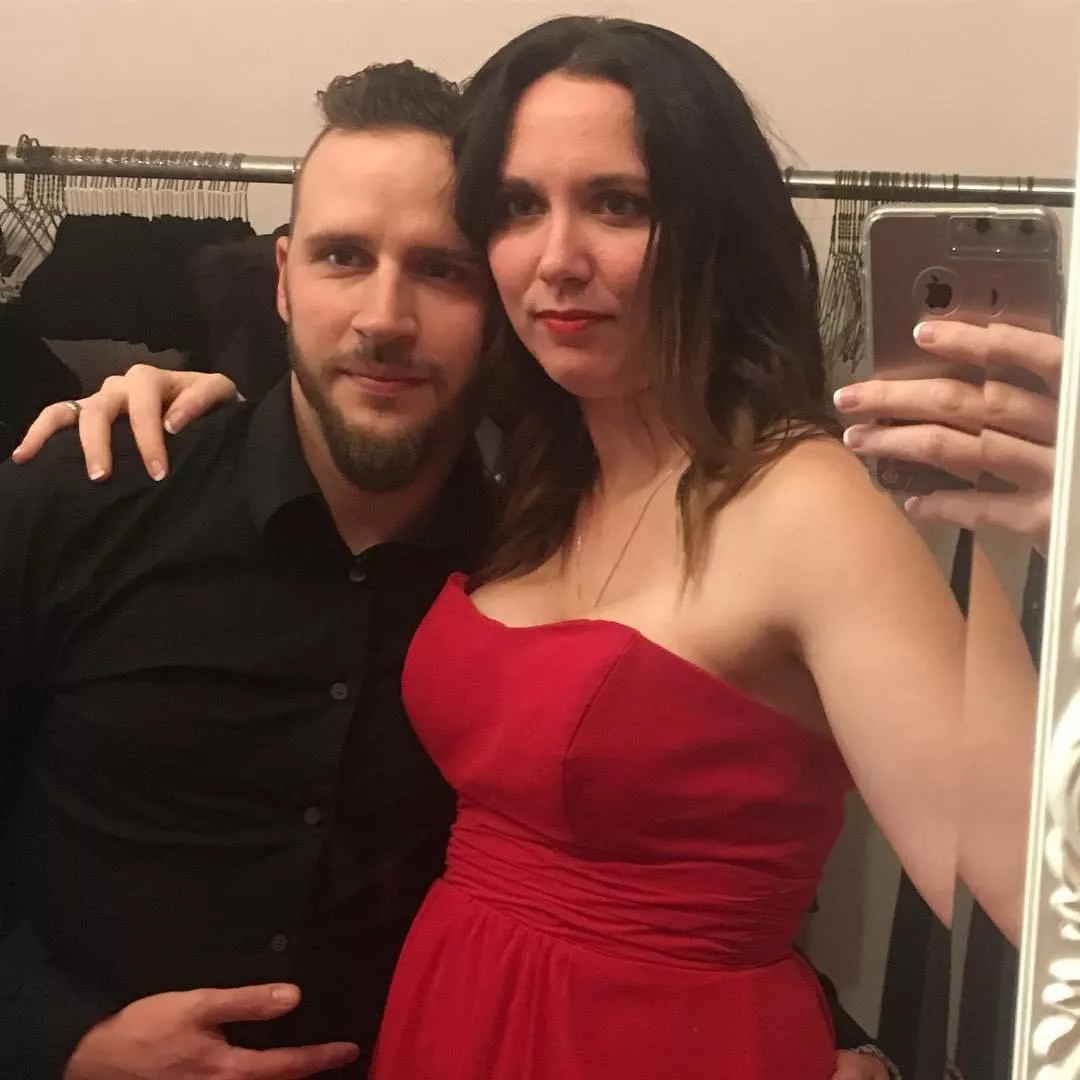 38m/f Essex county looking for a fit attractive couple to hang out for drink and see where things go looking from Chatham to Windsor. No dick pics please and be respectful