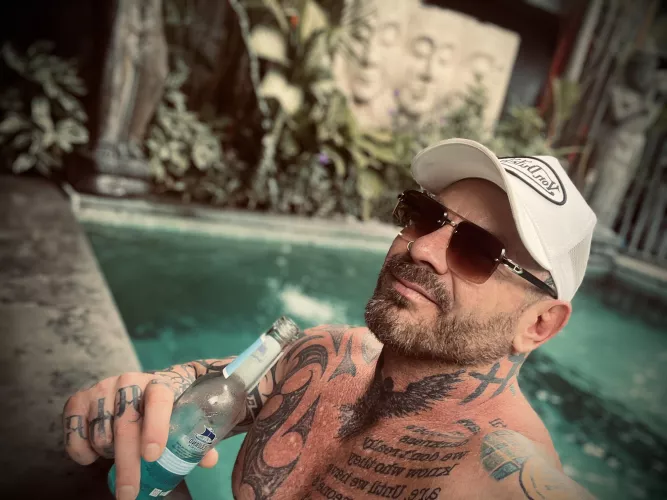 Anyone wanna suck me?