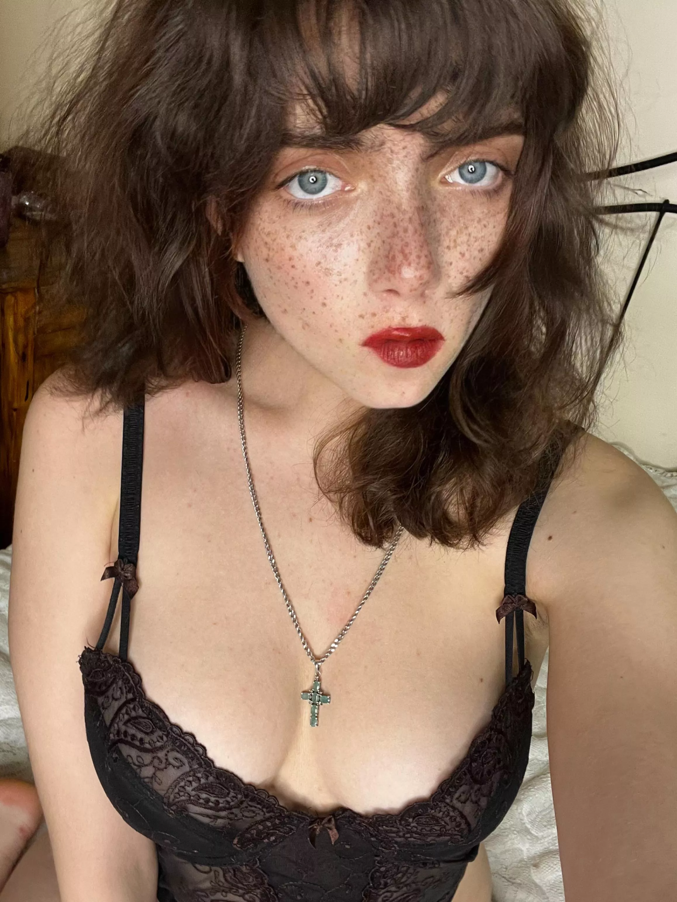 Do you like the color of my lipstick? 💄 