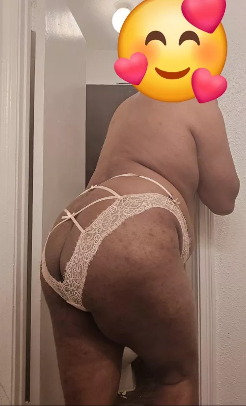 Feeling absolutely divine ✨️🤍🍑
