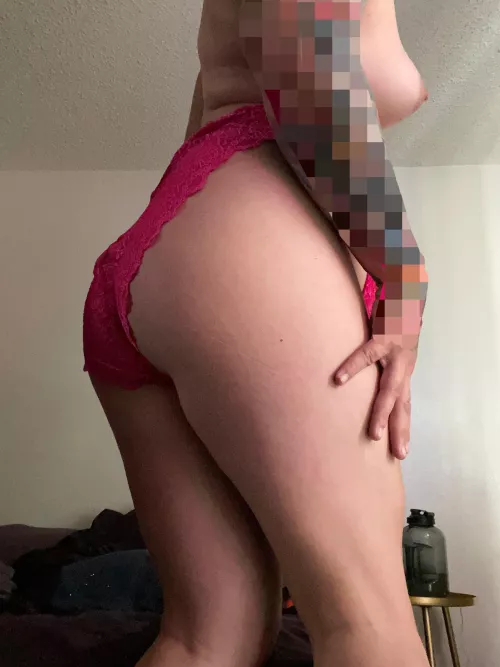 Fem boy with pretty titties sucking str8/DL 😛💦