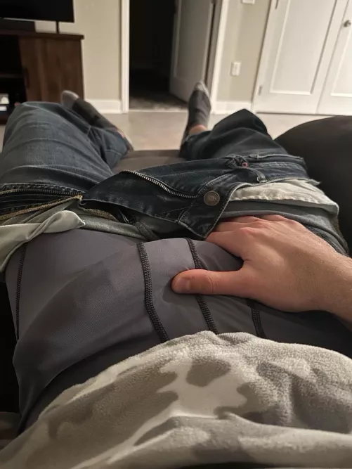 Hey just moved! 24m fit hung clean in Lakewood. Looking for Fwb or couples. 