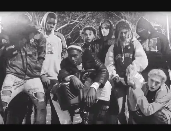 🎶I got Guuuuuuuys caaaallling me for gay Seeeeeeeex🎶