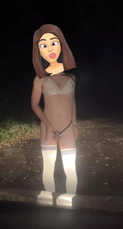 If this photo gets 100+ upvote, I’ll recreate it in a flat cage, wig and collar🙈👀 