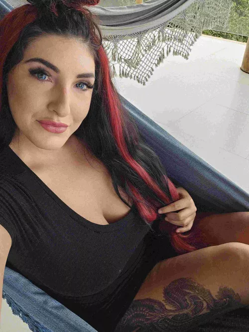 im keping it easy today, let's enjoy some good talks.