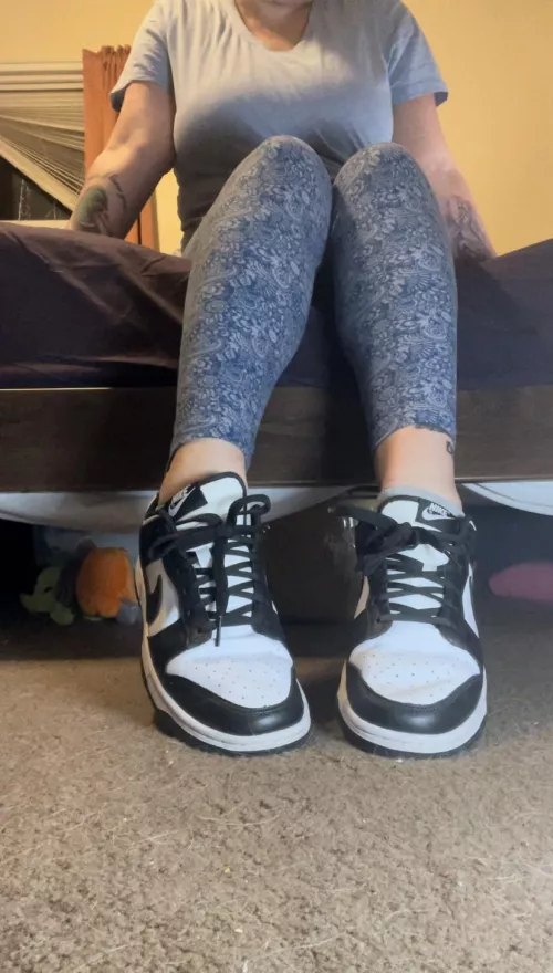 Just a MILF in her dunks making you rock hard all day. I love teasing you 💋💕