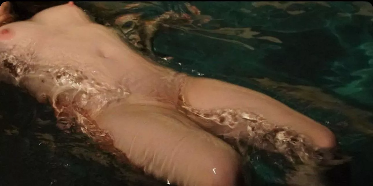 Just my tiny body and tiny tits in the pool 🙊