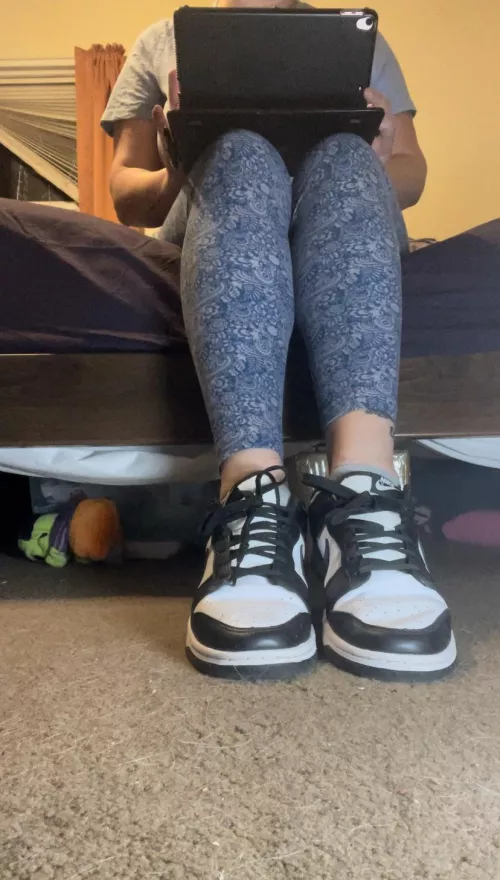 Just working from home in my cute panda dunks. I wish you were under them. What would do as my “assistant”? 🤭💕