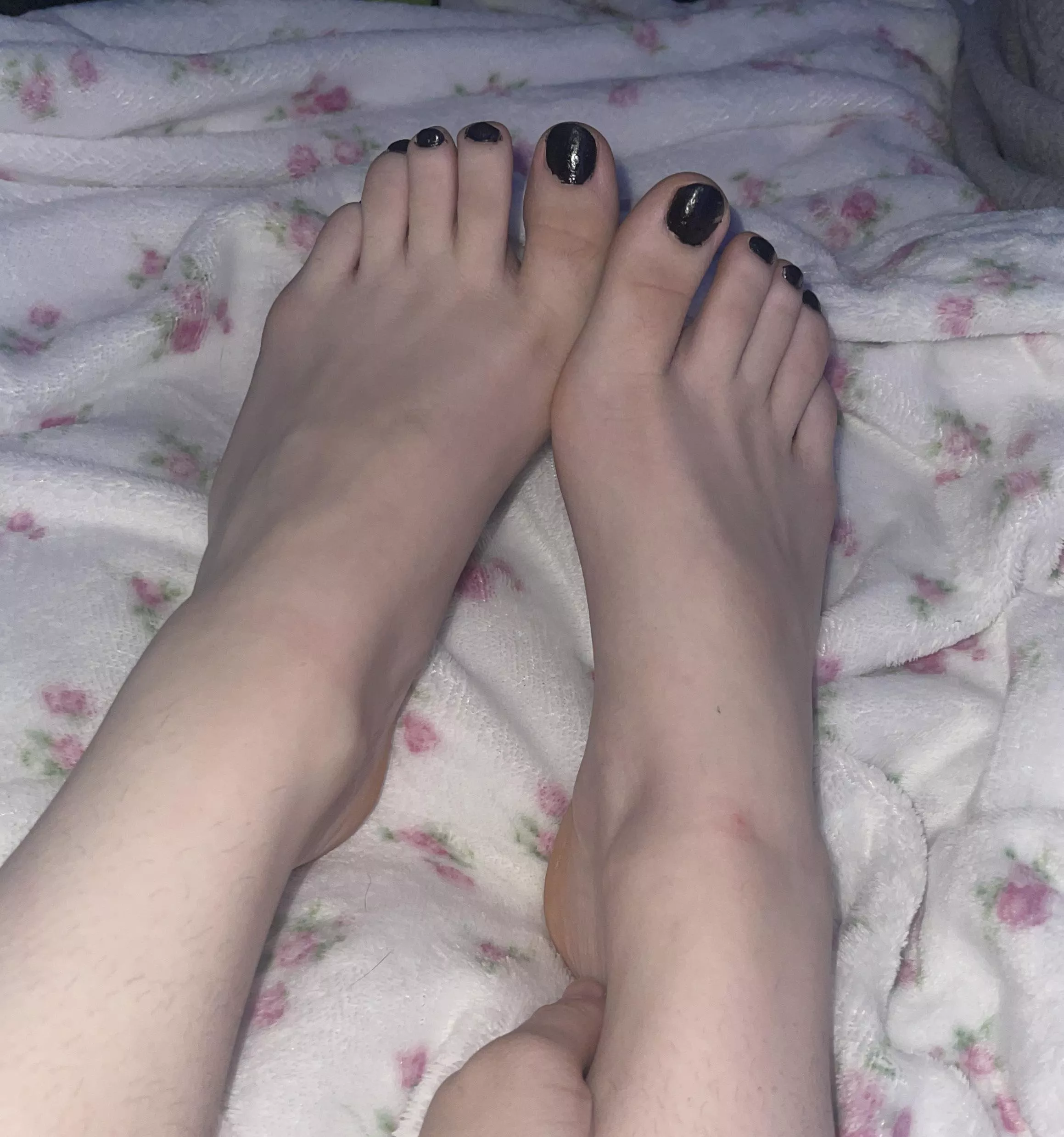 pale skin with black polish, what do u think 🤔 