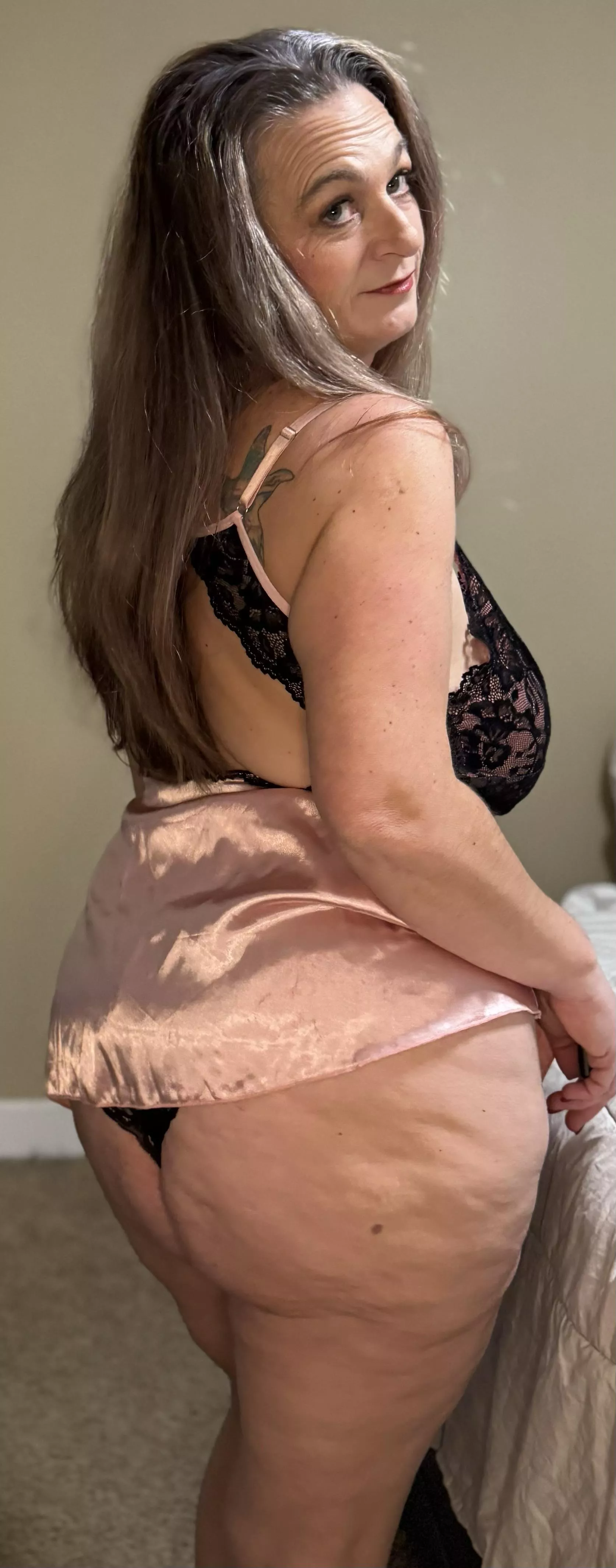 Play with my sexy stretch marks